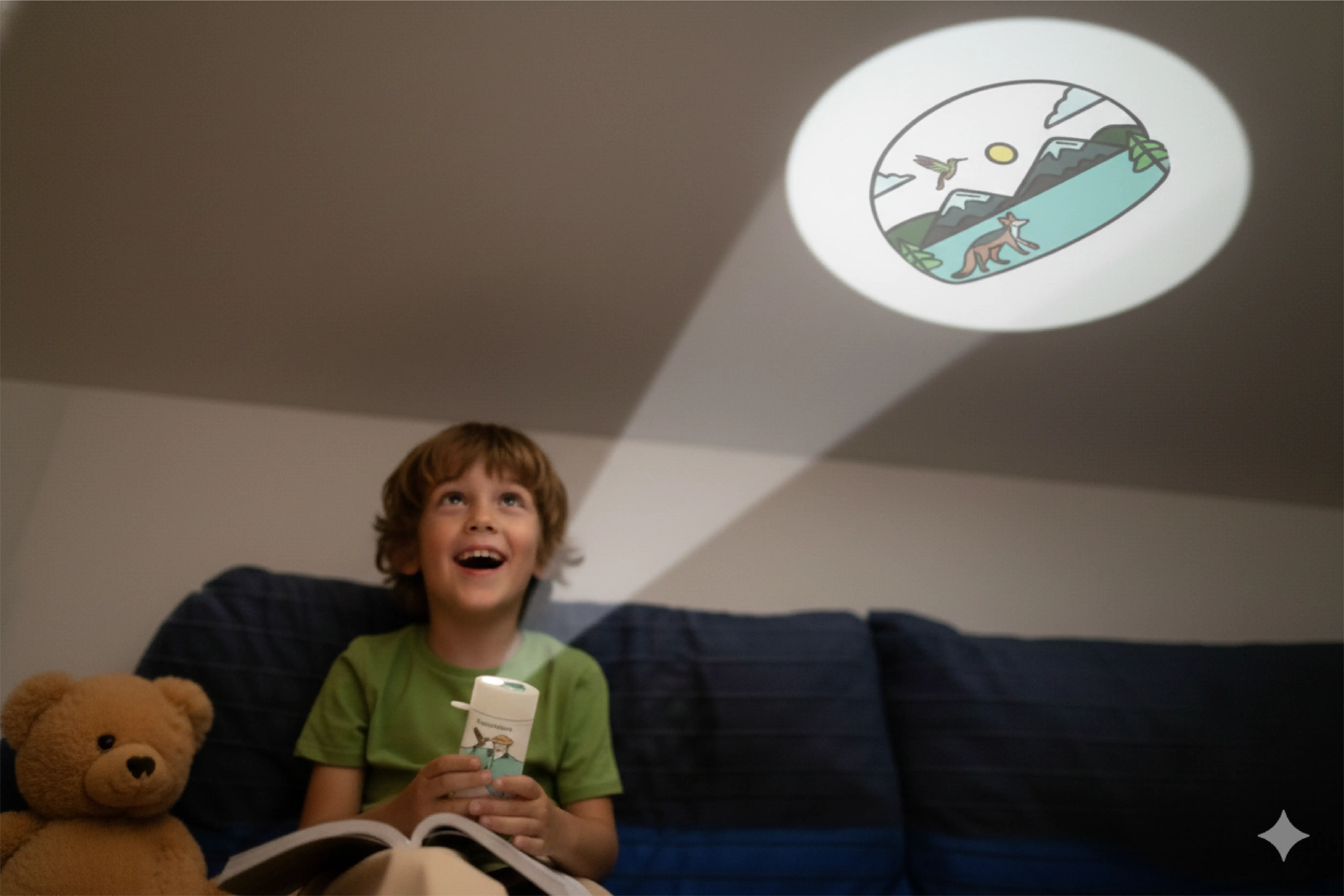 Niño con proyector Apeu